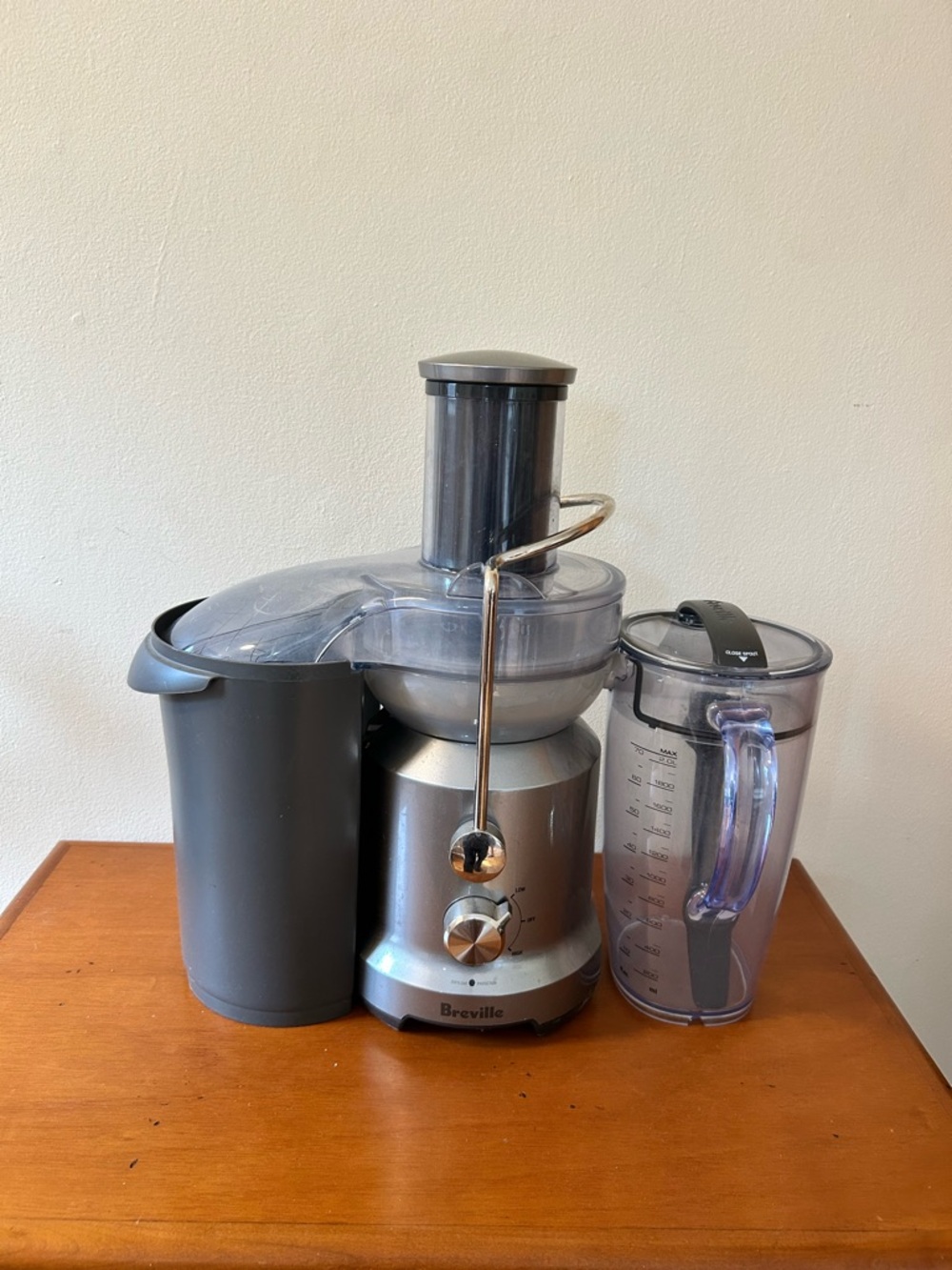 Breville Stainless Steel Juice Extractor with Pitcher